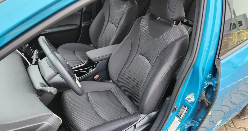 Toyota Prius cena 89700 przebieg: 6000, rok produkcji 2017 z Chorzele małe 667